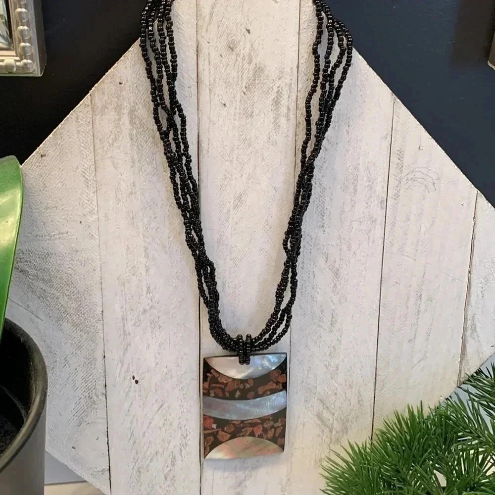 Red Coral & Shell Necklace - Picture 2 of 7